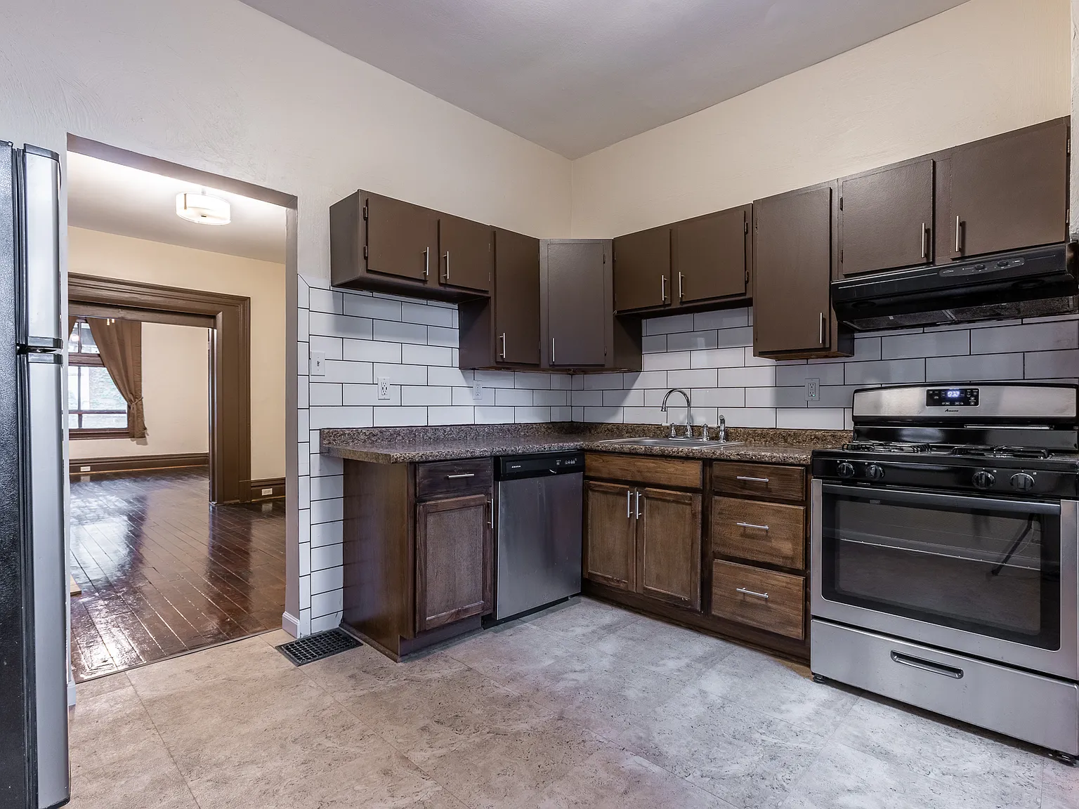 1 bed, 700 sqft, $975 — Photo 2