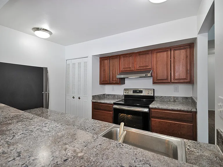 Woodcrest Apartments — Photo 11