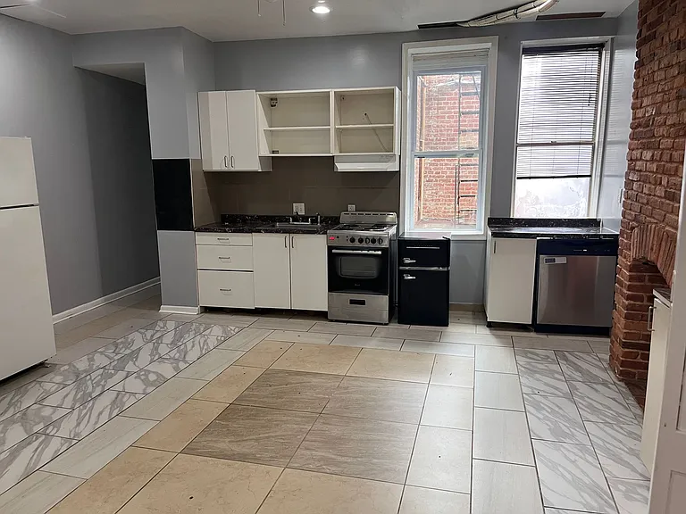2203 Saint Paul St — Photo 6