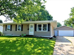 6017 Crestridge Ave SW, Cedar Rapids, IA 52404