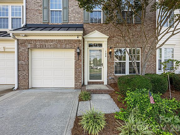 2nd image of 128 Autumn Falls Dr