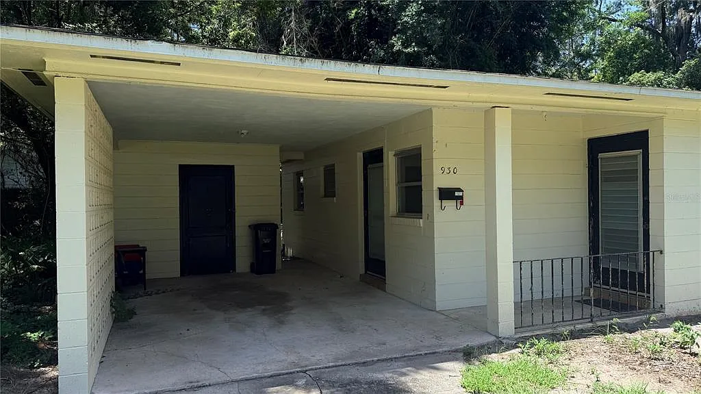 2 bed, 1.0 bath, 949 sqft, $1,350 — Photo 1