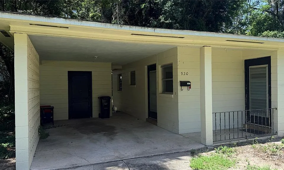932 NE 6th Ave