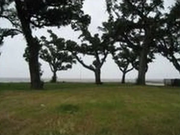 726 W Beach Blvd, Pass Christian, MS 39571