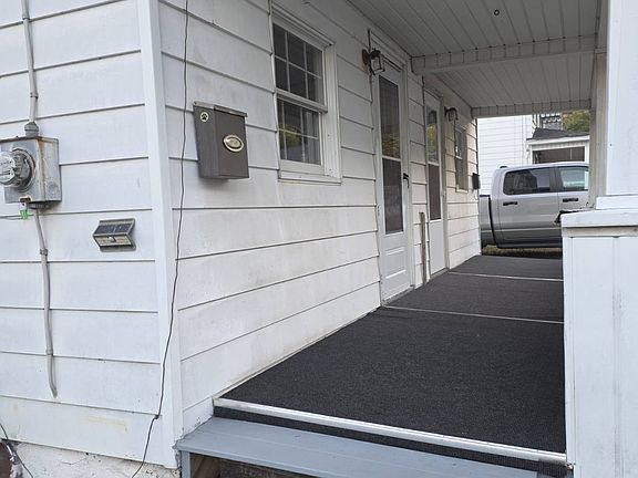 4th image of 224 Honey Pot St