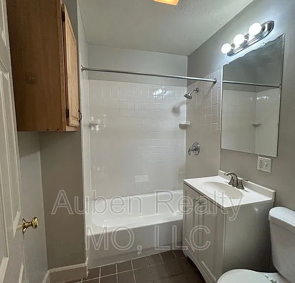 5405 Harrison St #2F — Photo 17