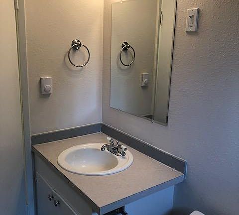 4th image of 3815 12th Ave SE APT C