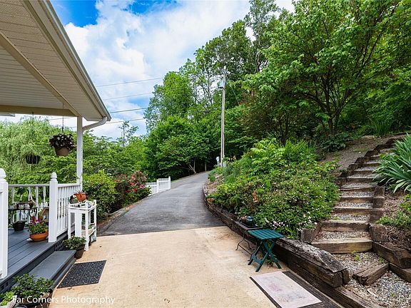 4th image of 566 Country Dr