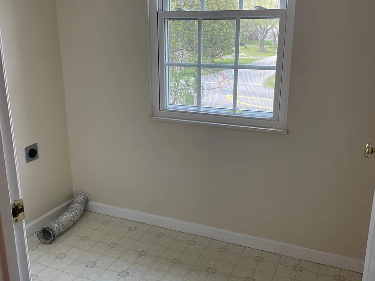 1216 W Broadway Ave — Photo 10