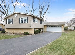 918 Greenfield Ct, Mount Prospect, IL