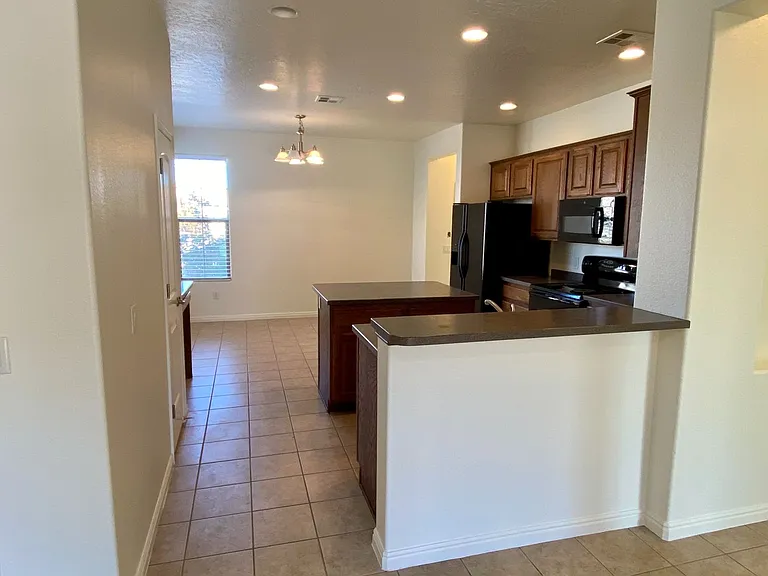 1233 N Spring Valley Dr — Photo 4