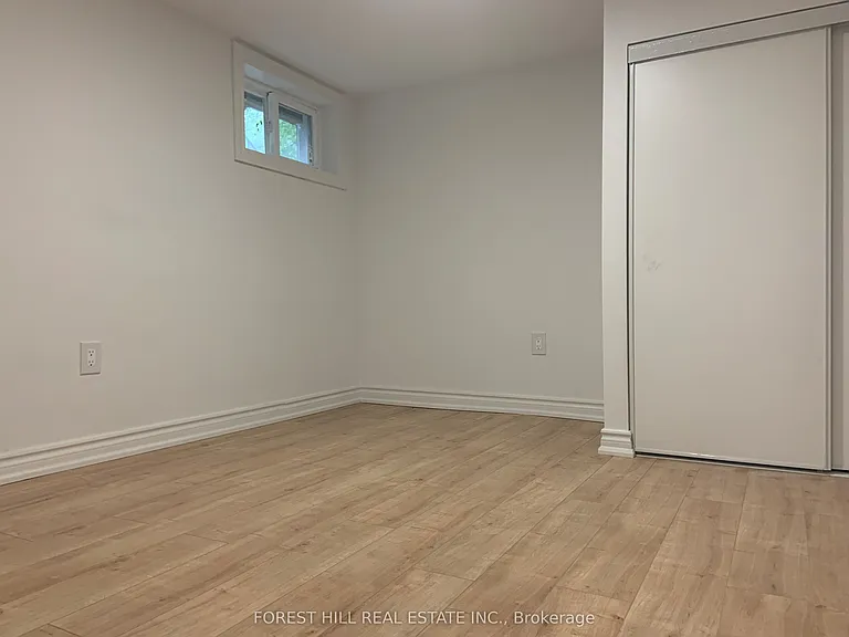 63 Pinegrove Ave — Photo 4
