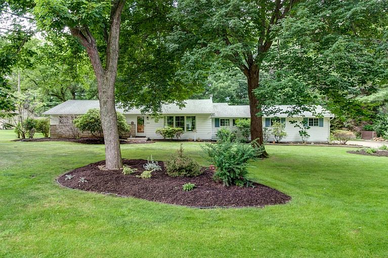 1st image of 11946 Hawthorn Dr