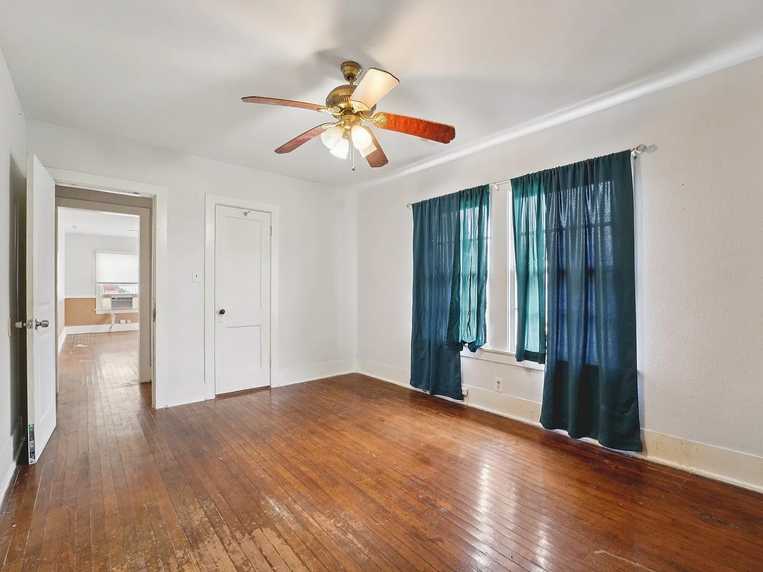 3 bed, 1.0 bath, 960 sqft, $1,600 — Photo 4