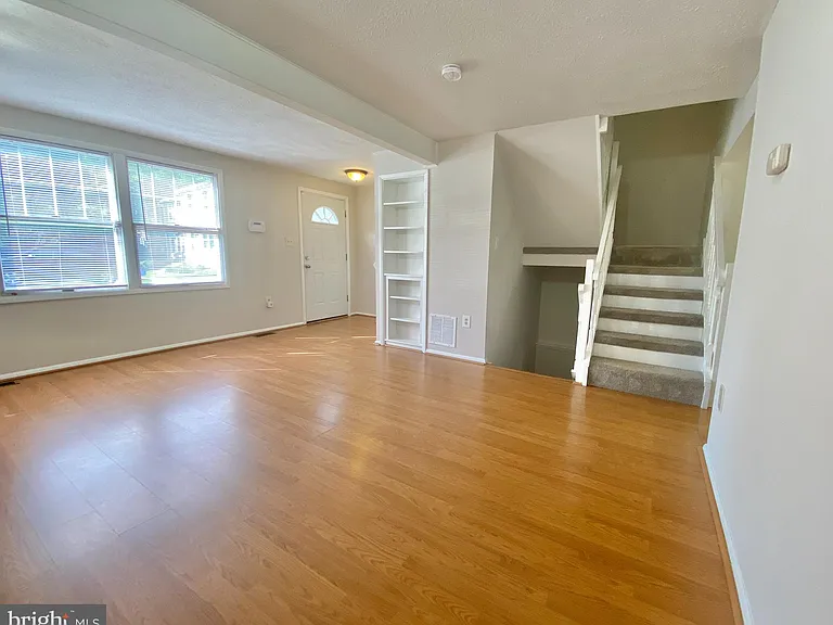 6212 Hillside Rd — Photo 4
