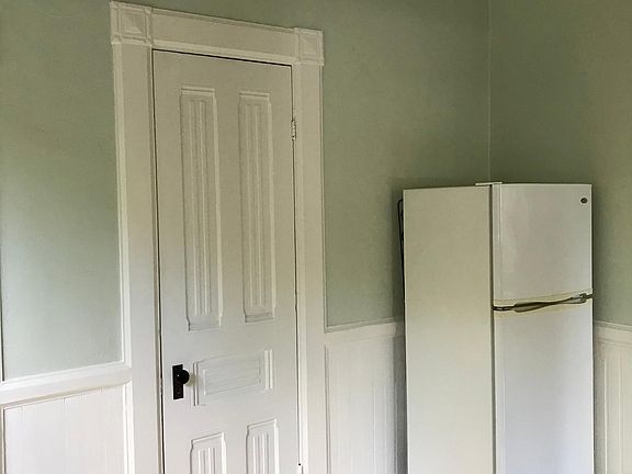 5th image of 218 Tait Ave #1