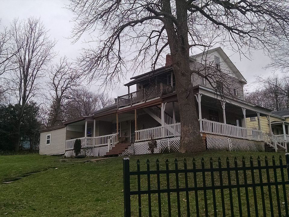 2nd image of 443 East Union Street