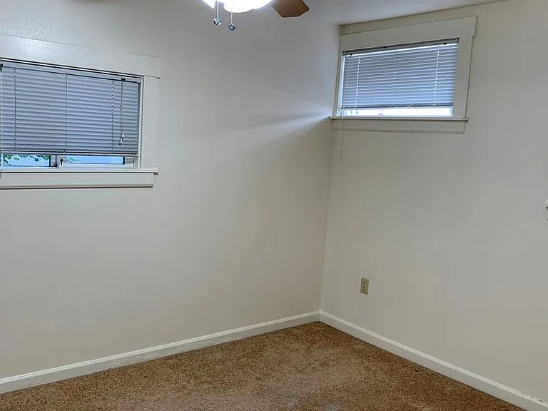 608 SE Tacoma St — Photo 5