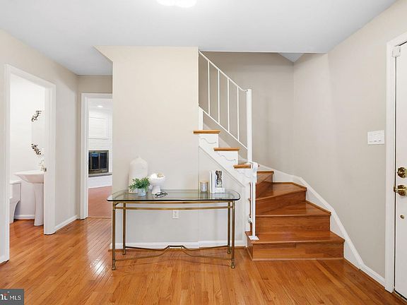 3rd image of 10240 Colebrook Ave