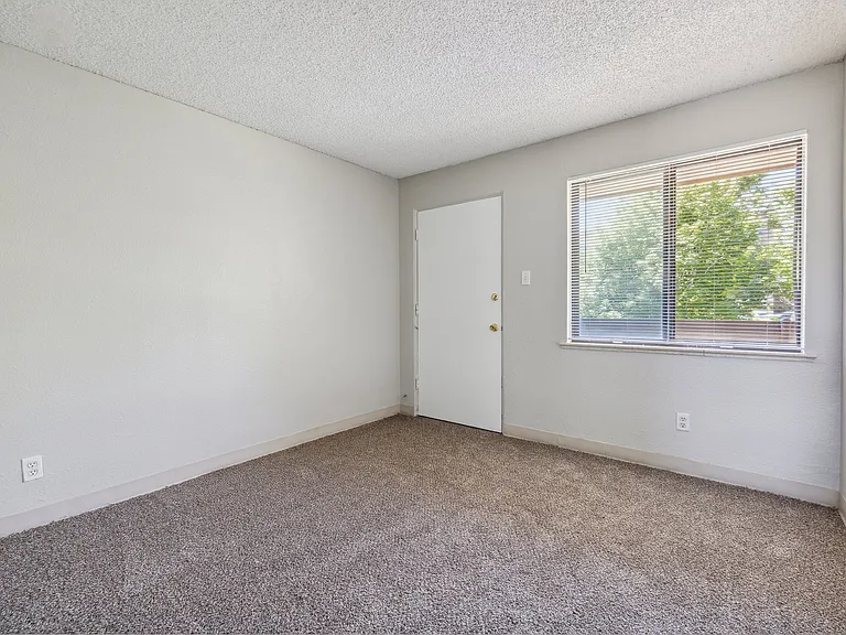 2110 Williams — Photo 7