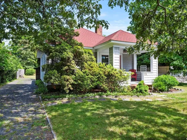 14 Oak Street, Westhampton Beach, NY 11978