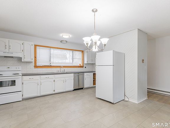 2nd image of 3 Pebblestone Circle #3