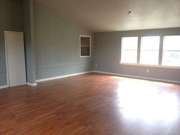 3rd image of 1106 Cherry Ln