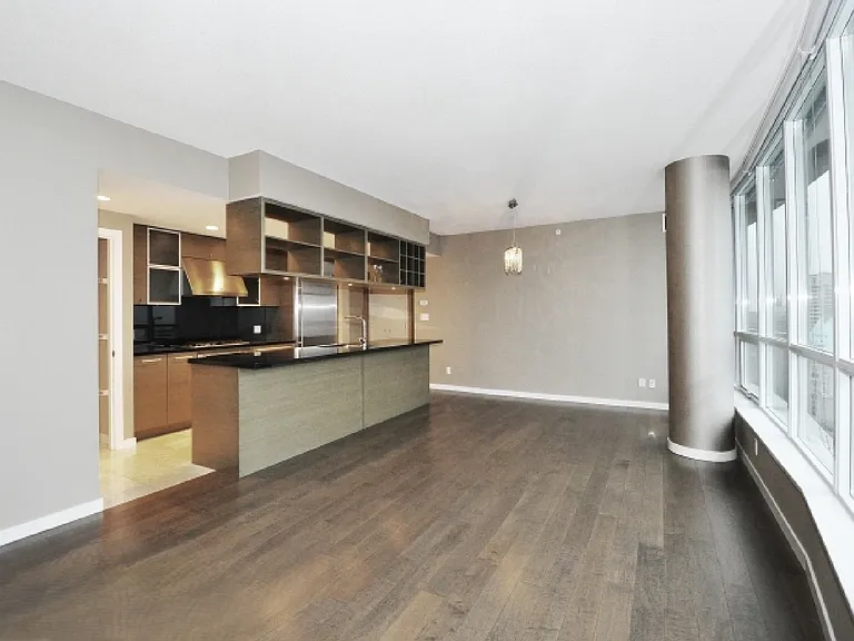 833 Seymour St #3806 — Photo 1