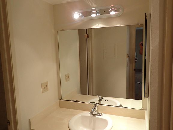 4th image of 259 N Capitol Ave Unit 281
