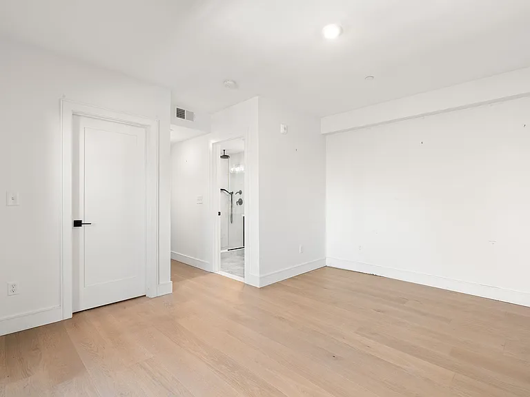 321 W Broadway #1 — Photo 20