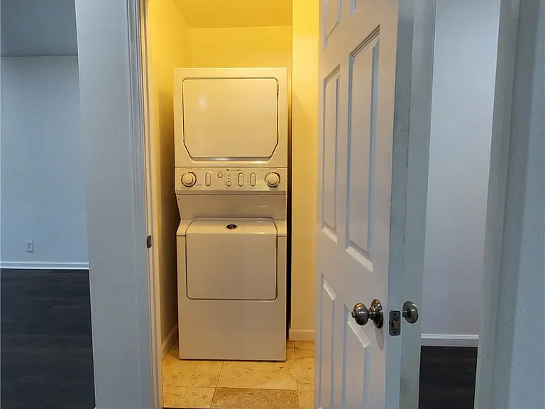 7121 Jumilla Ave — Photo 18