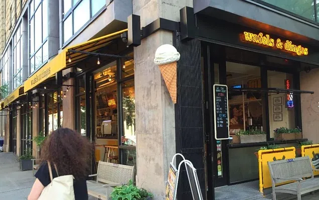 Rented by REAL New York | media 21