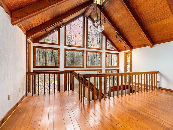 3rd image of 275 Riverbend Dr