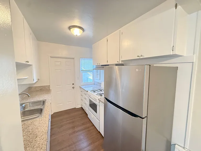 4123-4125 Ocean View Blvd — Photo 5