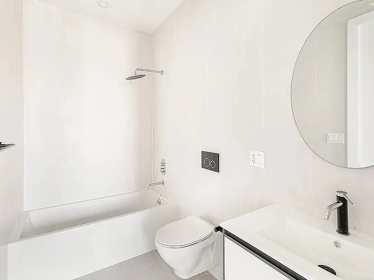 135 Moffat St #2R — Photo 5