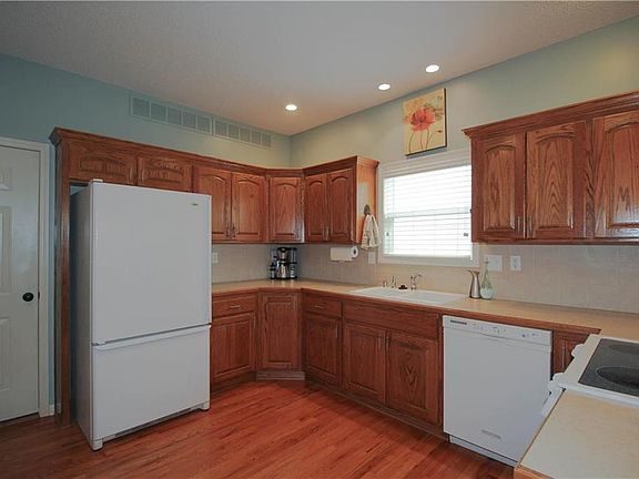 2nd image of 1645 SE Dalton Dr