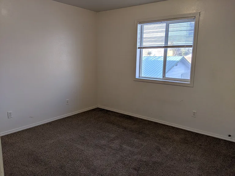 560 N Grand Ave #C — Photo 8