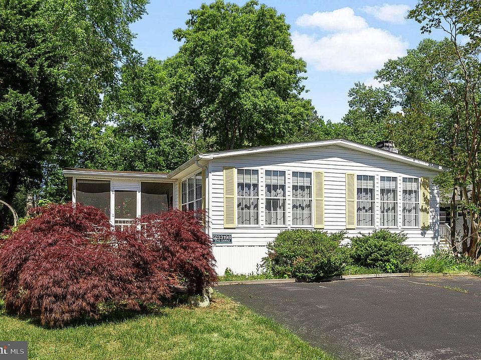 1st image of 33198 Lakeshore Cir