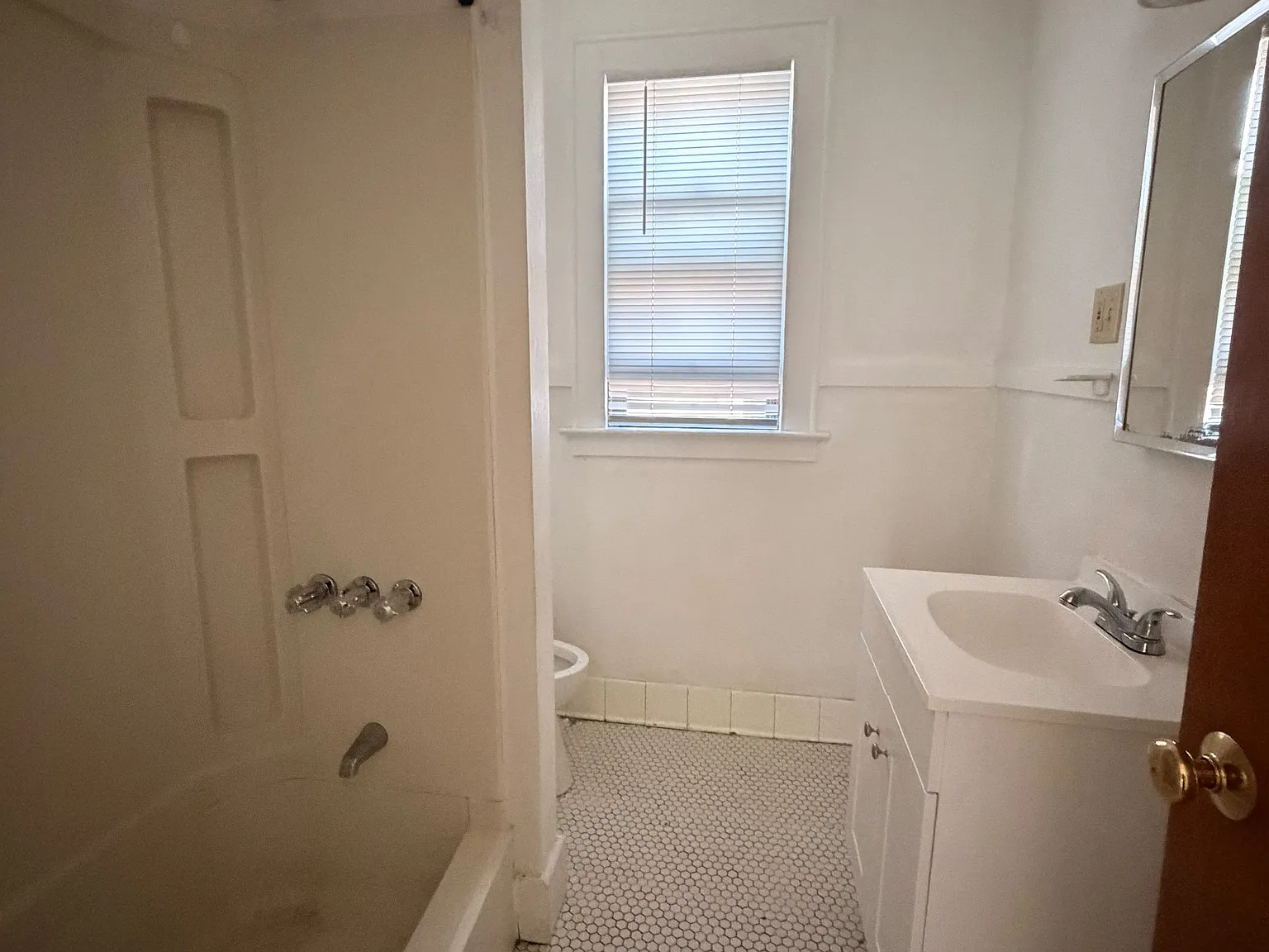 1 bed, $1,375 — Photo 4