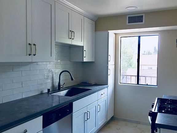 3rd image of 819 S 6th St
