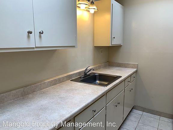 5th image of 832 Hawthorne St APT 27