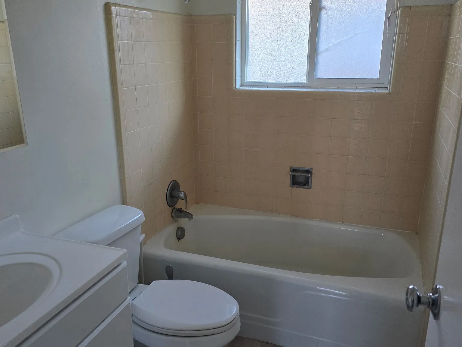 2 bed, 1400 sqft, $1,700 — Photo 4