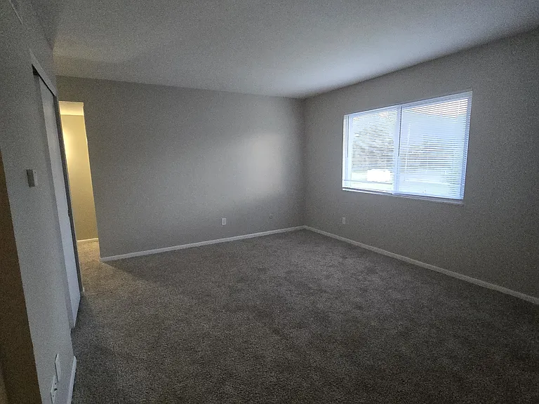 828 Whitethorne Ave #C — Photo 9