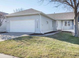 3069 Maplewood Dr, Bettendorf, IA
