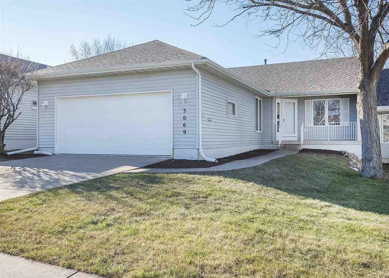 3069 Maplewood Dr photo 1