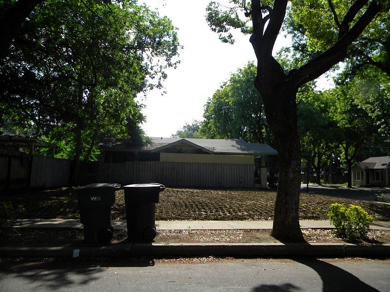 1st image of 401 Cedar Ave