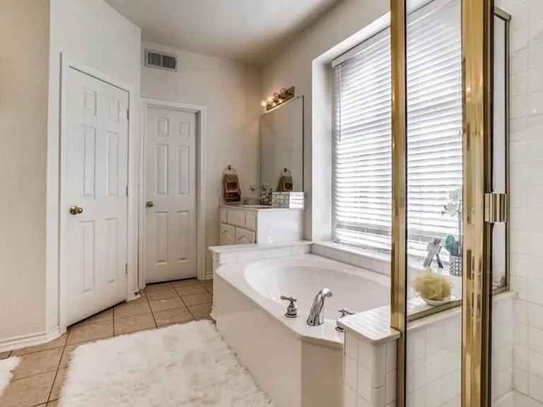 5231 Kathryn Dr — Photo 1