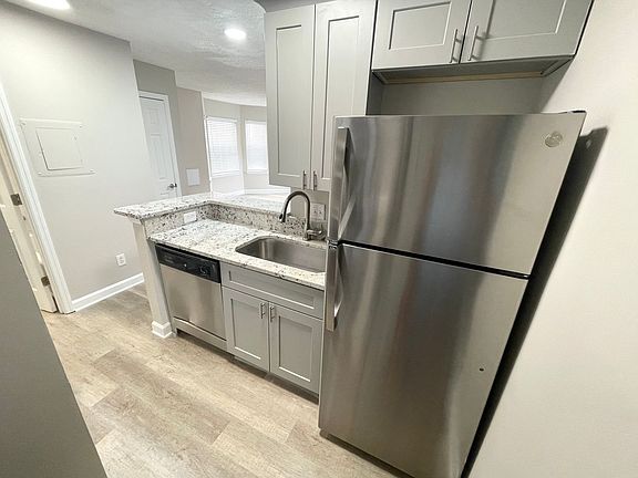 5th image of 415 W 10th St APT 1B