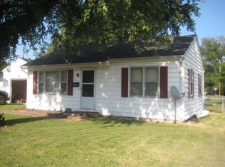 502 9th St, Carmi, IL 62821