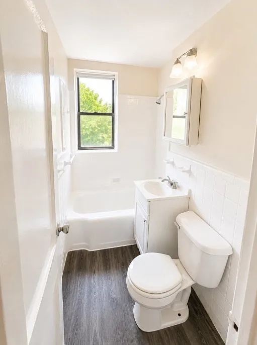 2 bed, 1.0 bath, 800 sqft, $2,400 — Photo 3